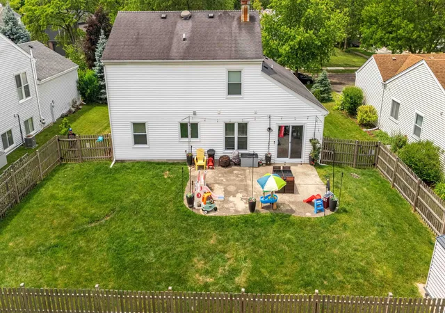 Photo 3 of Single family home for sale at 431 Newport Dr, Naperville, IL 60565 | MLS# 12642124 | Listing updated on 2026-09-23