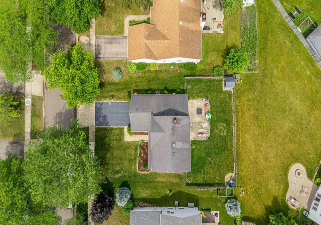 Photo 3 of Single family home for sale at 431 Newport Dr, Naperville, IL 60565 | MLS# 12642124 | Listing updated on 2026-09-23
