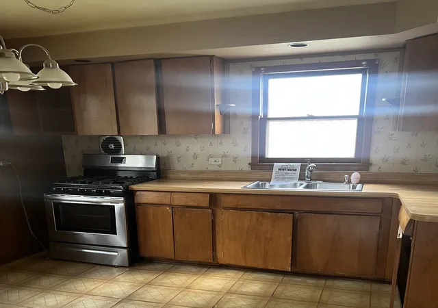 5th image of 17205 Highland Ave, Hazel Crest, IL 60429 | MLS# 12642194