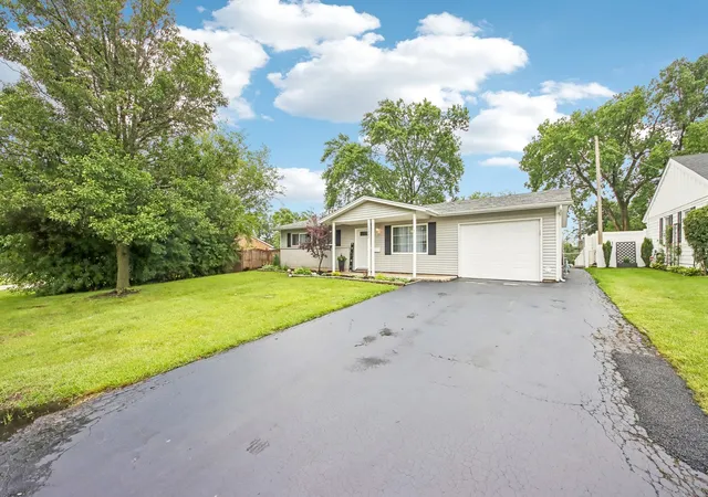 Homes for sale in Orland Park, IL | 10227 Hilltop Dr, Orland Park, IL 60462 | MLS# 12642356
