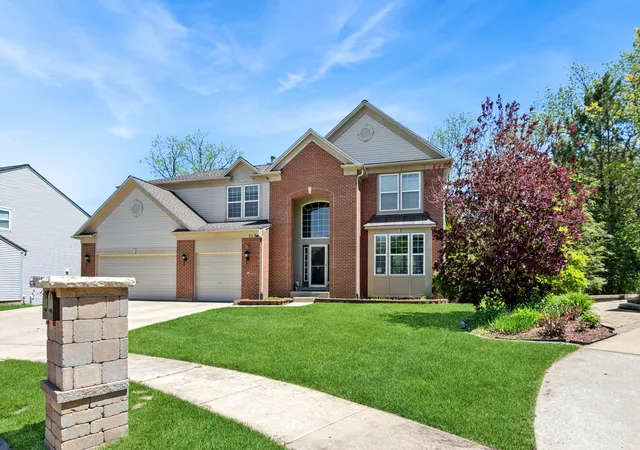 2nd image of 713 Blue Ridge Dr, Streamwood, IL 60107 | MLS# 12642502