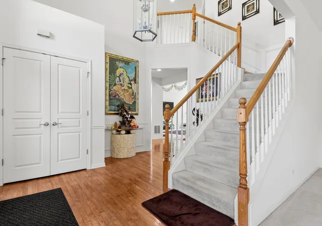 3rd image of 713 Blue Ridge Dr, Streamwood, IL 60107 | MLS# 12642502