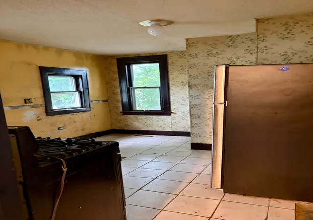 Listing Photo 4 - Condo for sale in building located at 913 W 4th St, Dixon, IL 61021