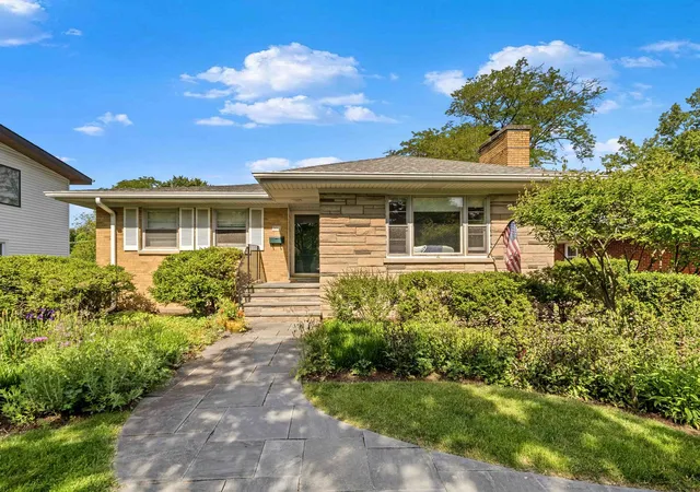 Photo 1 of Sale Pending at 202 Latrobe Ave, Northfield, IL 60093 | MLS# 12642638 | Listing updated on 2026-09-25
