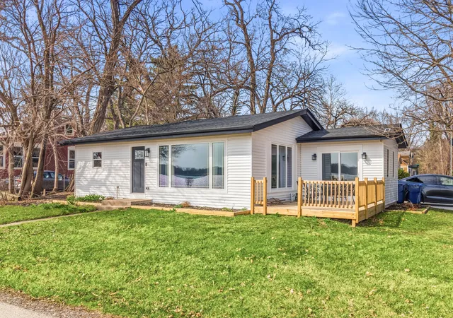 Homes for sale in Island Lake, IL | 28576 N Parkview Dr, Island Lake, IL 60042 | MLS# 12642663