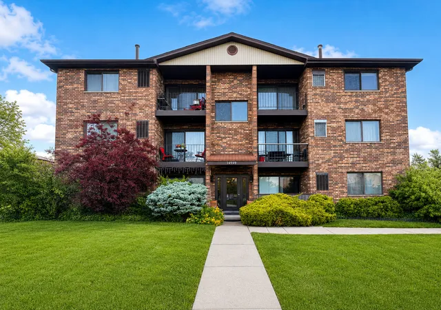 Homes for sale in Orland Park, IL | 14949 Lakeview Dr #102, Orland Park, IL 60462 | MLS# 12642690