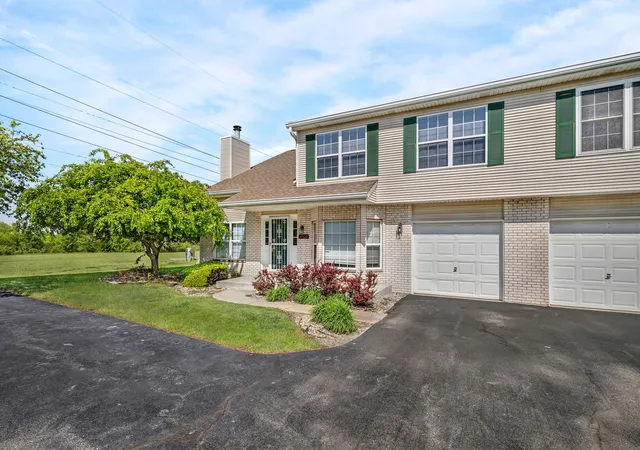 Photo 2 of Townhouse for sale at 1466 Root St #1, Crest Hill, IL | MLS# 12642751 | Listing updated on 2026-09-19