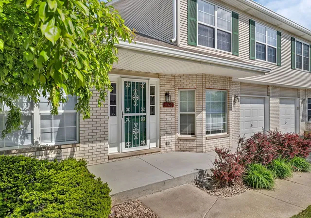 Photo 3 of Townhouse for sale at 1466 Root St #1, Crest Hill, IL | MLS# 12642751 | Listing updated on 2026-09-19