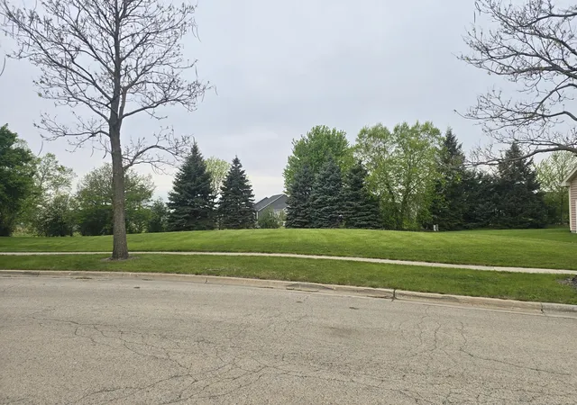 Photo 3 of Land for sale at 10 Covington Ct, Algonquin, IL 60102 | MLS# 12642865 | Listing updated on 2026-08-13
