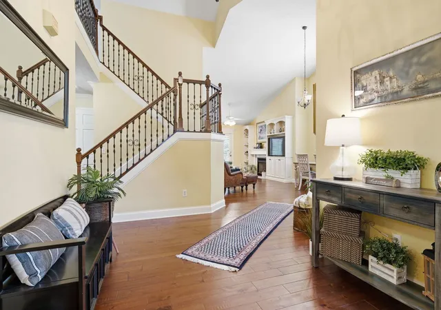 Homes for sale in Bloomington, IL | 5 Spruce Ct, Bloomington, IL 61704 | MLS# 12643024