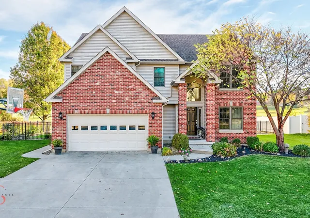 2nd image of 1123 Country Oak Dr, Ottawa, IL 61350 | MLS# 12643058