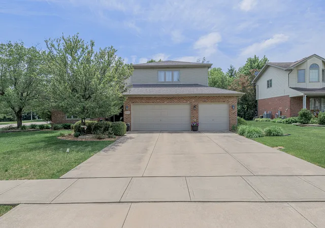 Homes for sale in Mokena, IL | 12097 Heinecke Dr, Mokena, IL 60448 | MLS# 12643060