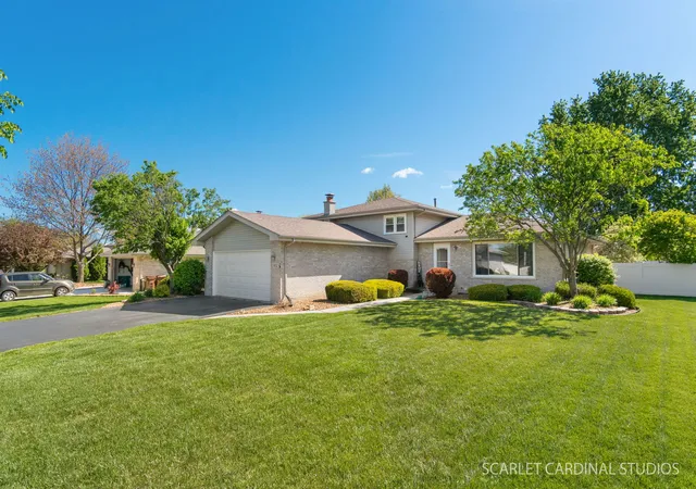Photo 2 of Single family home for sale at 652 Princeton Ln, New Lenox, IL 60451 | MLS# 12643082 | Listing updated on 2026-09-23
