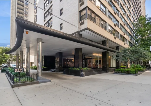 Homes for sale in Chicago, IL | 850 N Dewitt Pl #10G, Chicago, IL 60611 | MLS# 12643209