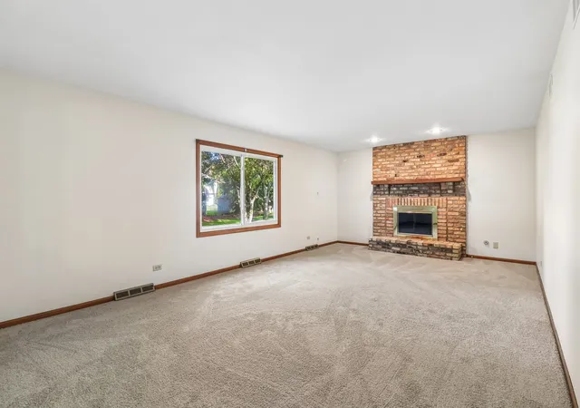 3rd image of 733 Buttonwood Cir Se, Naperville, IL 60540 | MLS# 12643262