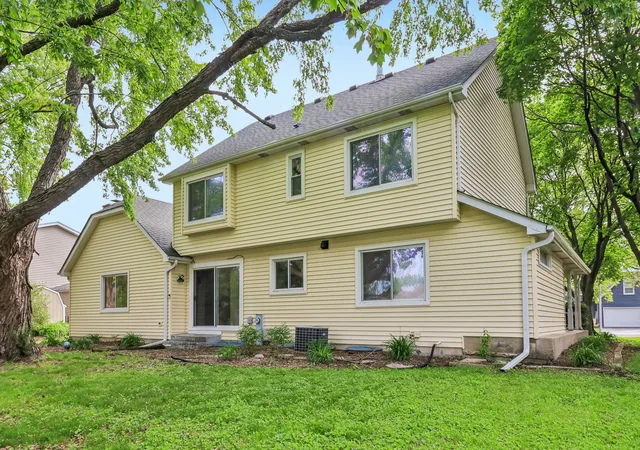 5th image of 733 Buttonwood Cir Se, Naperville, IL 60540 | MLS# 12643262