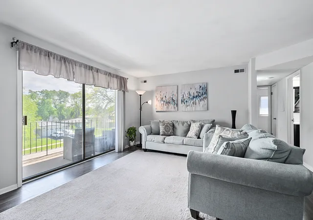 Photo 2 of Condominium at 8924 W 140th Street #303, Orland Park, IL 60462 | MLS# 12643485 | | Sold on 2026-06-30