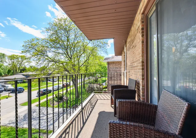 Photo 4 of Condominium at 8924 W 140th Street #303, Orland Park, IL 60462 | MLS# 12643485 | | Sold on 2026-06-30