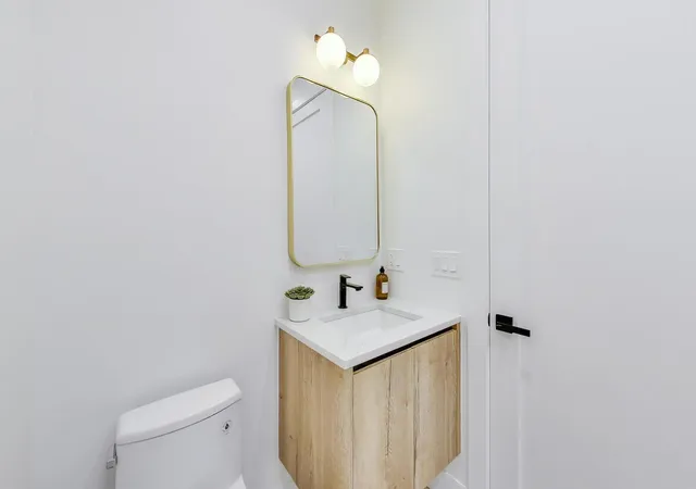 2nd image of 5428 N Winthrop Ave, Chicago, IL 60640