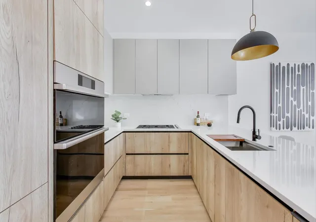 3rd image of 5428 N Winthrop Ave, Chicago, IL 60640