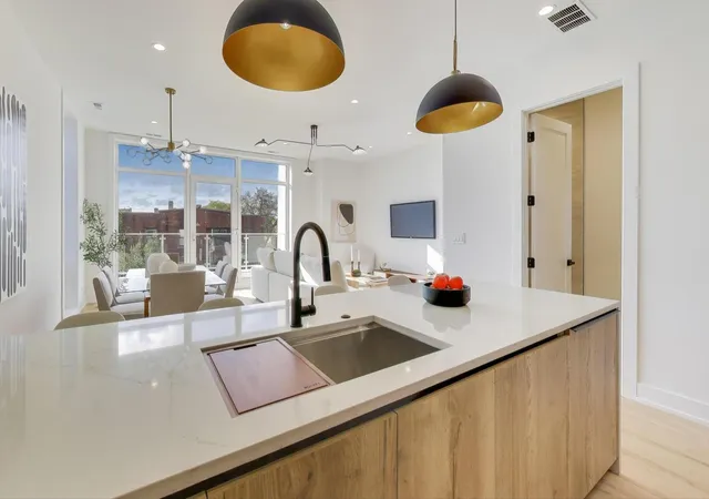 5th image of 5428 N Winthrop Ave, Chicago, IL 60640