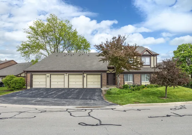 Photo 1 of Townhouse for sale at 423 Ramblewood Dr #D, Glen Ellyn, IL 60137 | MLS# 12643573 | Listing updated on 2026-09-22