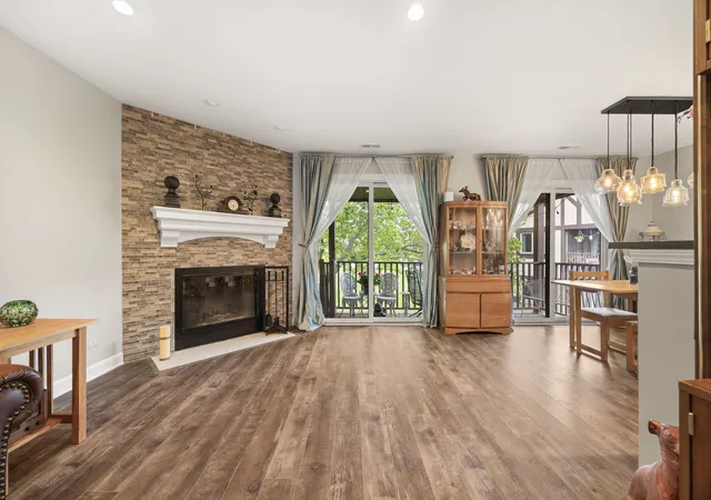 Photo 3 of Townhouse for sale at 423 Ramblewood Dr #D, Glen Ellyn, IL 60137 | MLS# 12643573 | Listing updated on 2026-09-22