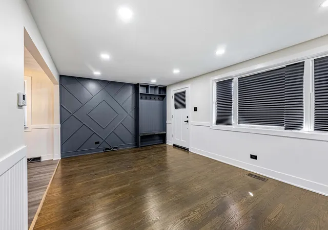 4th image of 8051 S Escanaba Ave, Chicago, IL 60617 | MLS# 12643731