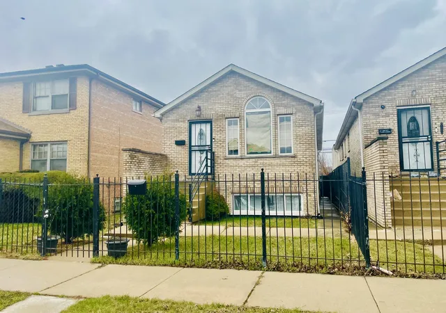 Homes for sale in Chicago, IL | 8425 S Marshfield Ave, Chicago, IL 60620 | MLS# 12643738