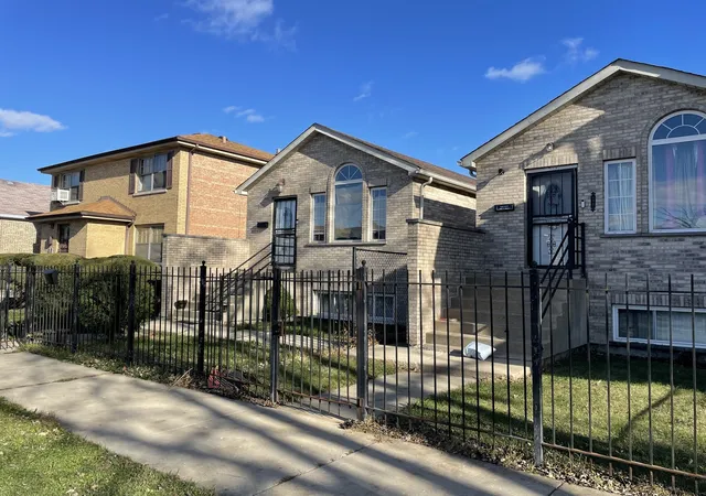 Homes for sale in Chicago, IL | 8425 S Marshfield Ave, Chicago, IL 60620 | MLS# 12643738