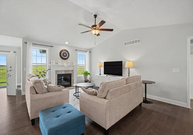 Photo 4 of Sale Pending at 3904 Obsidian Dr, Champaign, IL 61822 | MLS# 12644010 | Listing updated on 2026-08-17