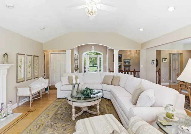 3rd image of 9916 Karnes Rd, West Frankfort, IL 62896 | MLS# 12644267