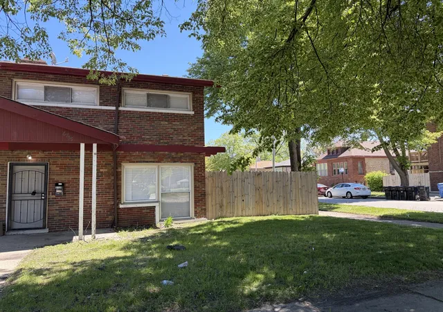 Homes for sale in Chicago, IL | 6759 S Calumet Ave, Chicago, IL 60637 | MLS# 12644355