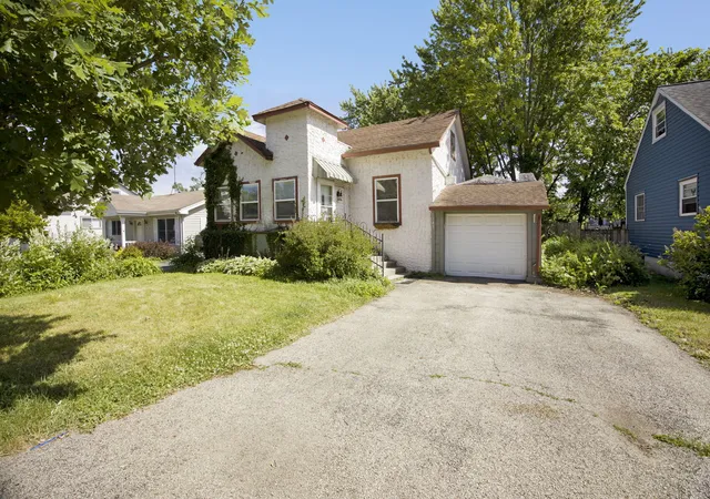 Homes for sale in Crystal Lake, IL | 1349 Floresta, Crystal Lake, IL 60014 | MLS# 12644536