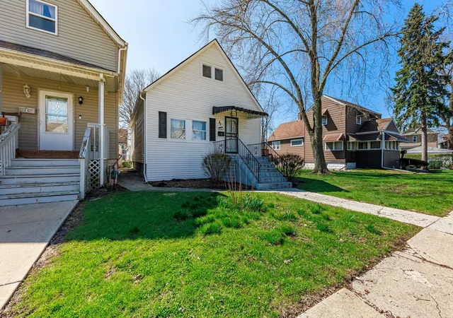 3rd image of 82 Isa Ave, Chicago Heights, IL 60411 | MLS# 12644605