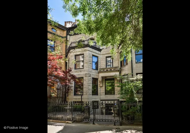 2nd image of 33 E Division St, Chicago, IL 60610 | MLS# 12644647
