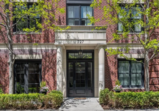 1st image of 727 N Mckinley Rd #100, Lake Forest, IL 60045 | MLS# 12644708