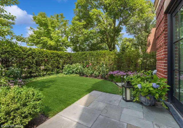 2nd image of 727 N Mckinley Rd, Lake Forest, IL 60045