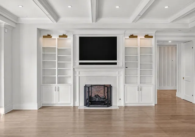 5th image of 727 N Mckinley Rd, Lake Forest, IL 60045