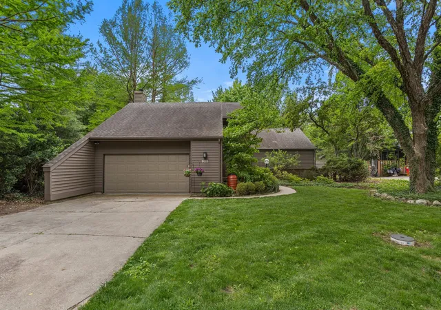 Photo 2 of Single family home for sale at 905 Barclay Ct, Champaign, IL 61821 | MLS# 12644713 | Listing updated on 2026-08-10