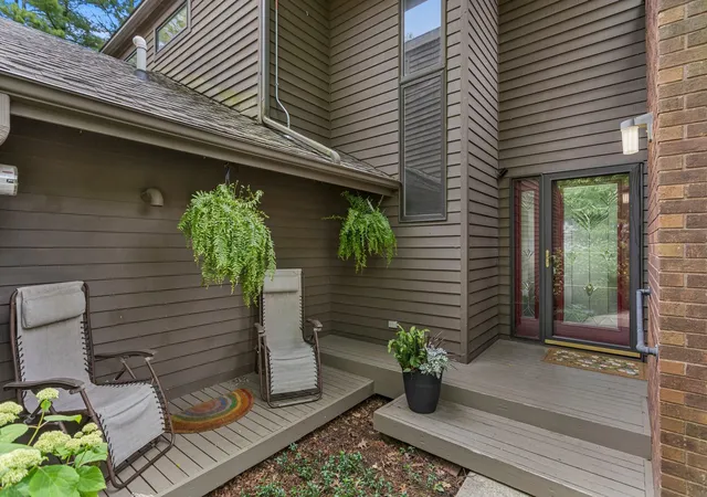 Photo 3 of Single family home for sale at 905 Barclay Ct, Champaign, IL 61821 | MLS# 12644713 | Listing updated on 2026-08-10
