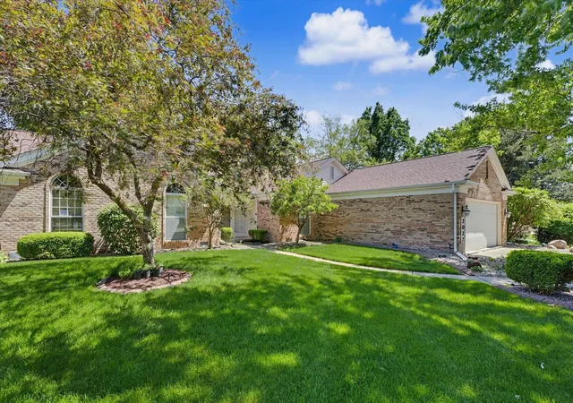 Homes for sale in Champaign, IL | 2032 Bentbrook Dr #2032, Champaign, IL 61822 | MLS# 12644748