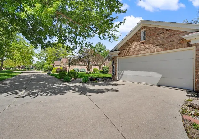 Homes for sale in Champaign, IL | 2032 Bentbrook Drive, Champaign, IL 61822 | Houzeo