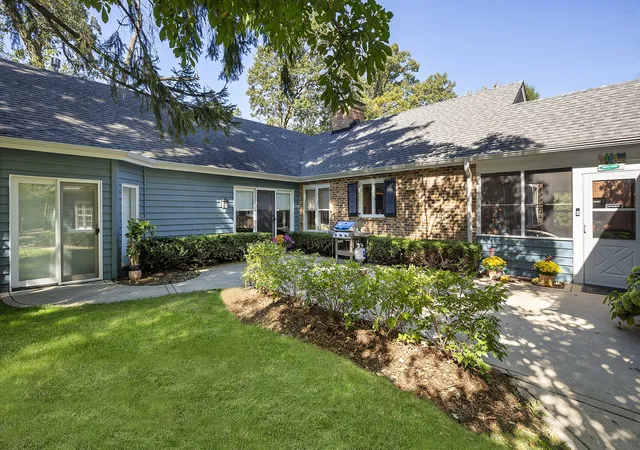 2nd image of 980 Brand Ln, Deerfield, IL 60015 | MLS# 12644916