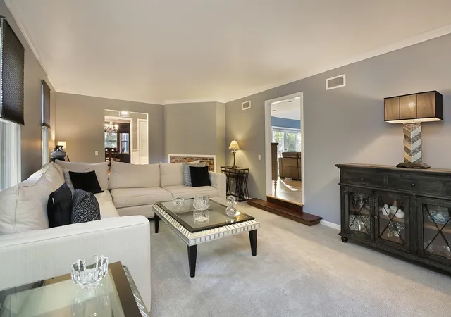 5th image of 980 Brand Ln, Deerfield, IL 60015 | MLS# 12644916