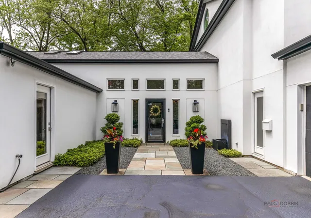 Homes for sale in Lake Forest, IL | 790 W Deerpath Rd, Lake Forest, IL 60045 | MLS# 12644955