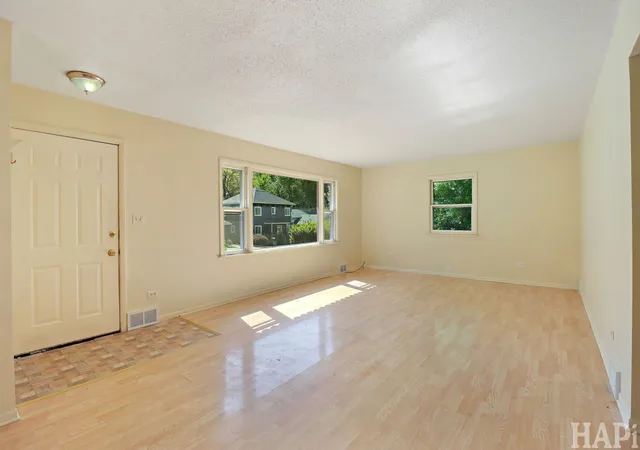 4th image of 26 Woodland Ave, Fox Lake, IL 60020 | MLS# 12644988