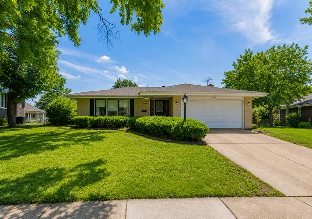 Homes for sale in South Holland, IL | 1161 E 171st Ct, South Holland, IL 60473 | MLS# 12645070