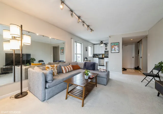 3rd image of 1212 N La Salle Dr, Chicago, IL 60610