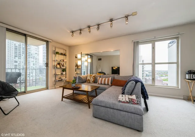 4th image of 1212 N La Salle Dr, Chicago, IL 60610